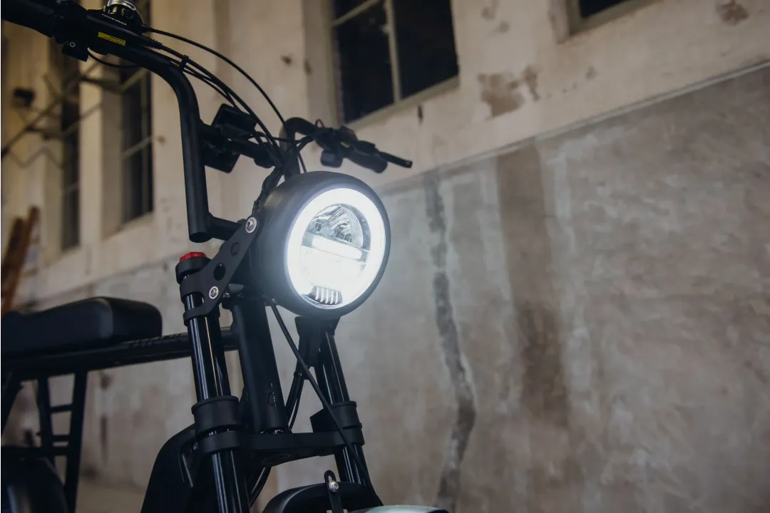 Astonic LED-koplamp "retro" - 20211115 astonic 36 - AC00001