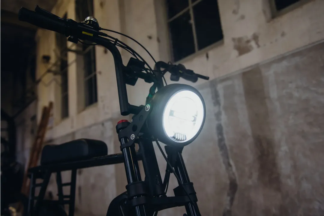 Astonic LED-koplamp "retro" - 20211115 astonic 37 - AC00001